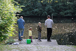 8089 Angler am Isebekkanal - Stadtteil Hoheluft West Bezirk Hamburg Eimsbüttel.