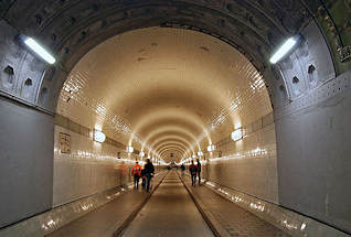 1148 Alter Elbtunnel unter der Elbe - verbindet Hamburg St. Pauli mit Steinwerder.