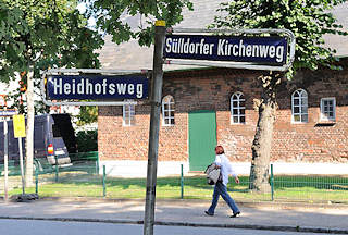 8365 Strassenschilder Slldorfer Kirchenweg Heidhofsweg - Scheune im Hintergrund.