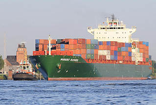 7954 Containerschiff Margrit Rickmers auf der Elbe vor Seemannshft / Lotsenhaus - Bilder aus dem Stadtteil Hamburg Waltershof.