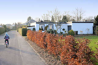 4262 Bewobau-Siedlung Quickborn; unter Denkmalschutz stehende Eigenheimsiedlung in der Marienhhe; errichtet 1962 - 1963, Architekt Richard Neutra.