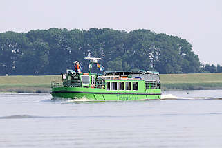 9596 Ausflugsschiff Tiedenkieker bei der Insel Pagensand - das Fahrgastschiff hat beladen nur einen Tiefgang von 50cm