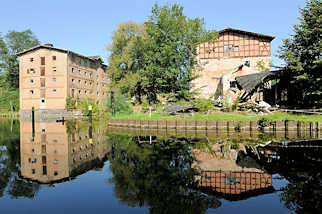 9693 Historische Industriearchitektur in Frstenberg, Havel; Betriebsgebude der Steinhavelmhle an der Steinhavel.