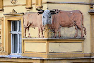 2772 Historisches Gebude - Apotheke / Apteka unter den Bullen /  Kamienica Pod Bykami in Świdnica, Schweidnitz.